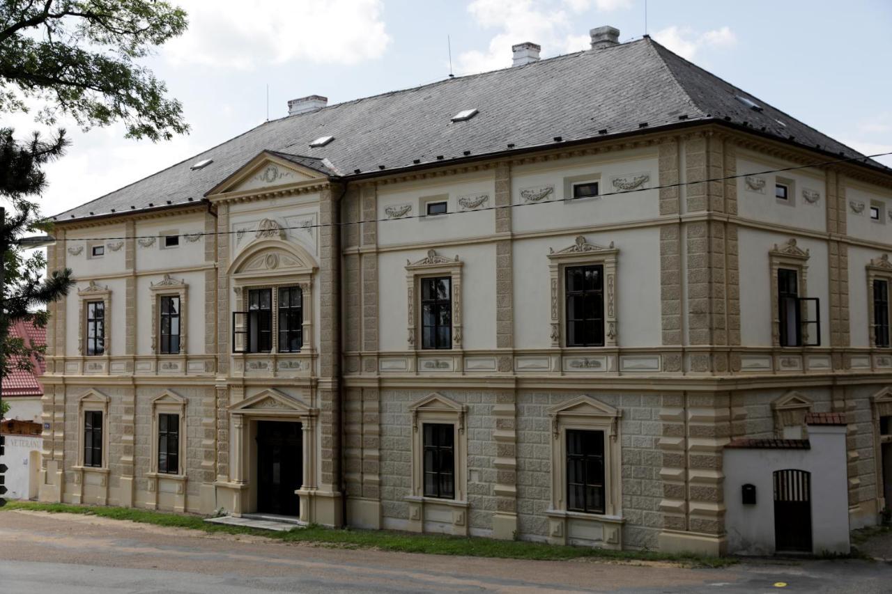 Historicke Apartmany Zelenohorska Posta Nepomuk Bagian luar foto