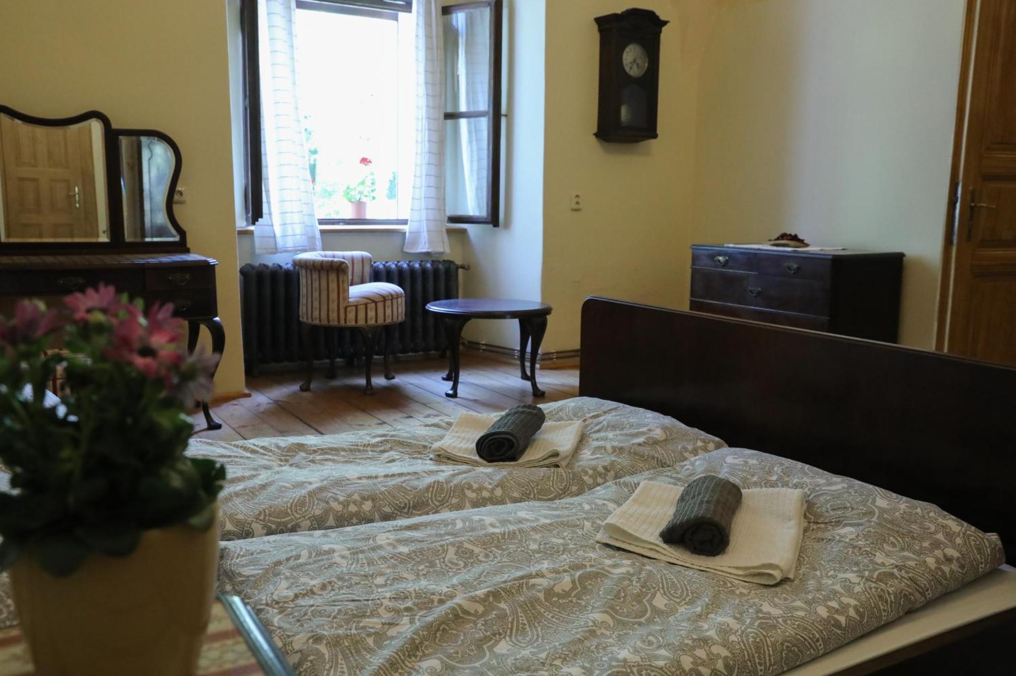 Historicke Apartmany Zelenohorska Posta Nepomuk Bagian luar foto